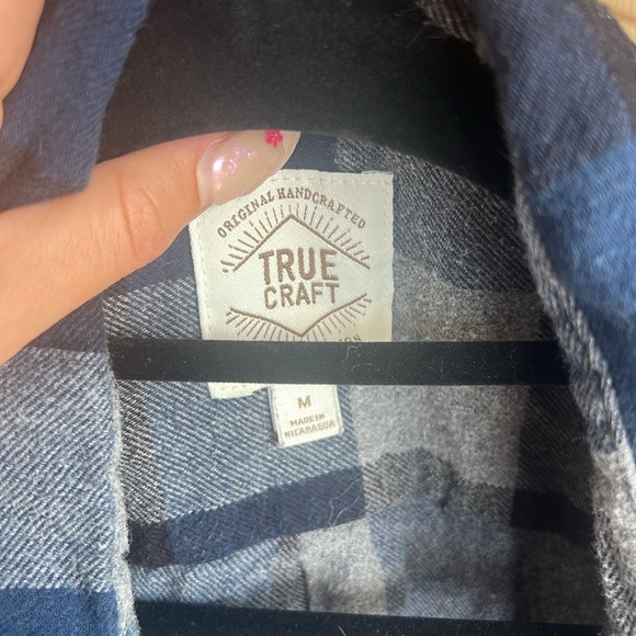 Size medium flannel shirt, great condition! - Picture 3 of 3